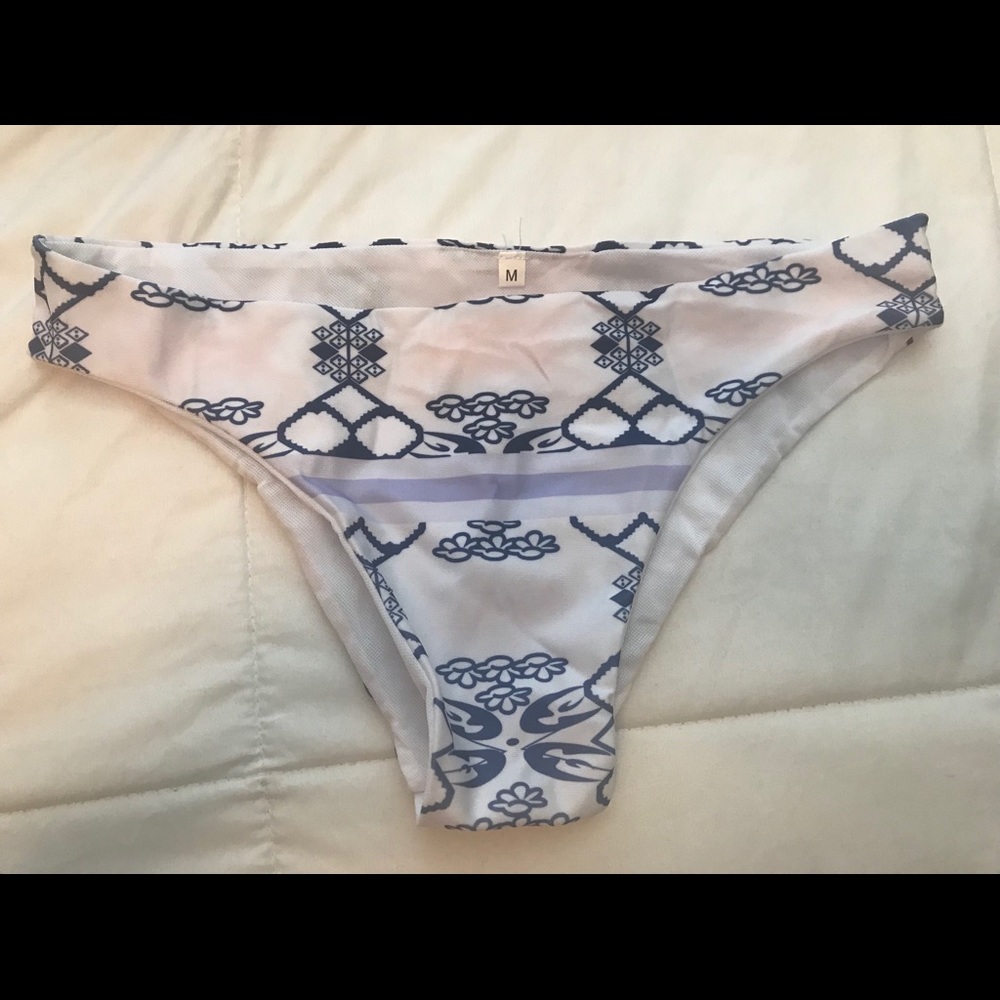 Bikini set - Picture 2 of 4